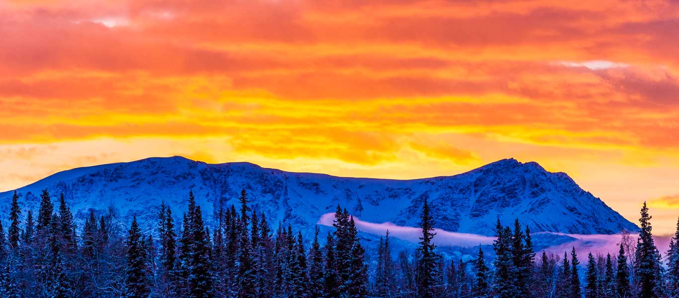 Alaska northern lights tour image of sunset at Winterlake Lodge